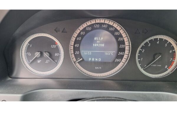 MERCEDES BENZ C 200 CGI BLUEEFFICIENCY AUT  2011 - 190.000 KM - Imagen 8