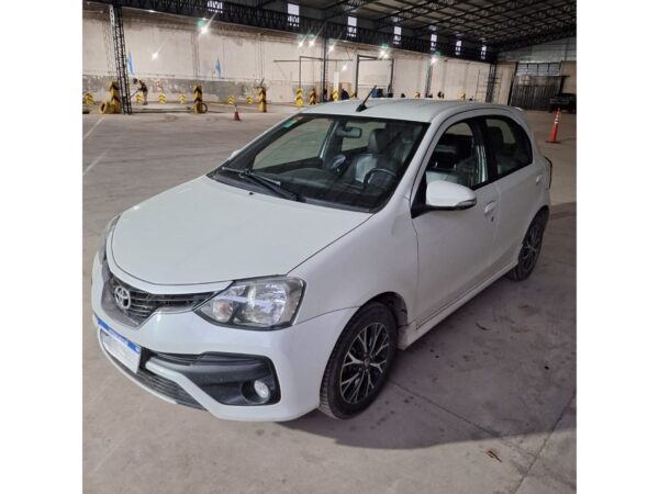 Toyota  Etios 1.5 5 PTAS PLATINUM 4Automatico 2018 90.200 Km - Imagen 2