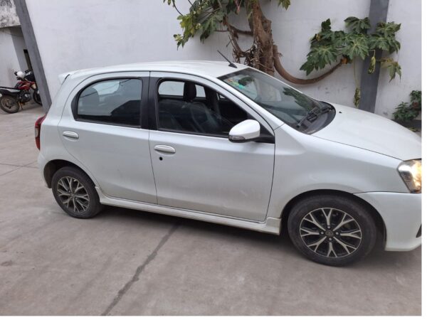 Toyota  Etios 1.5 5 PTAS PLATINUM 4Automatico 2018 90.200 Km - Imagen 5