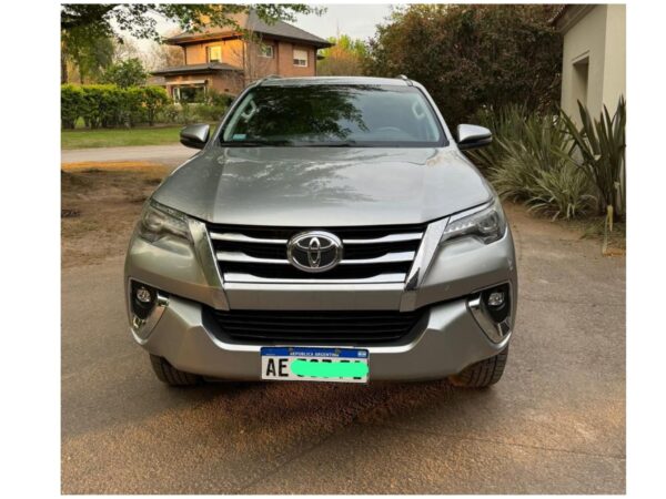 Toyota Hilux SW4 2.8 TDI SRX AUT 7 Asientos L/16 2020 125.376 Km - Imagen 2