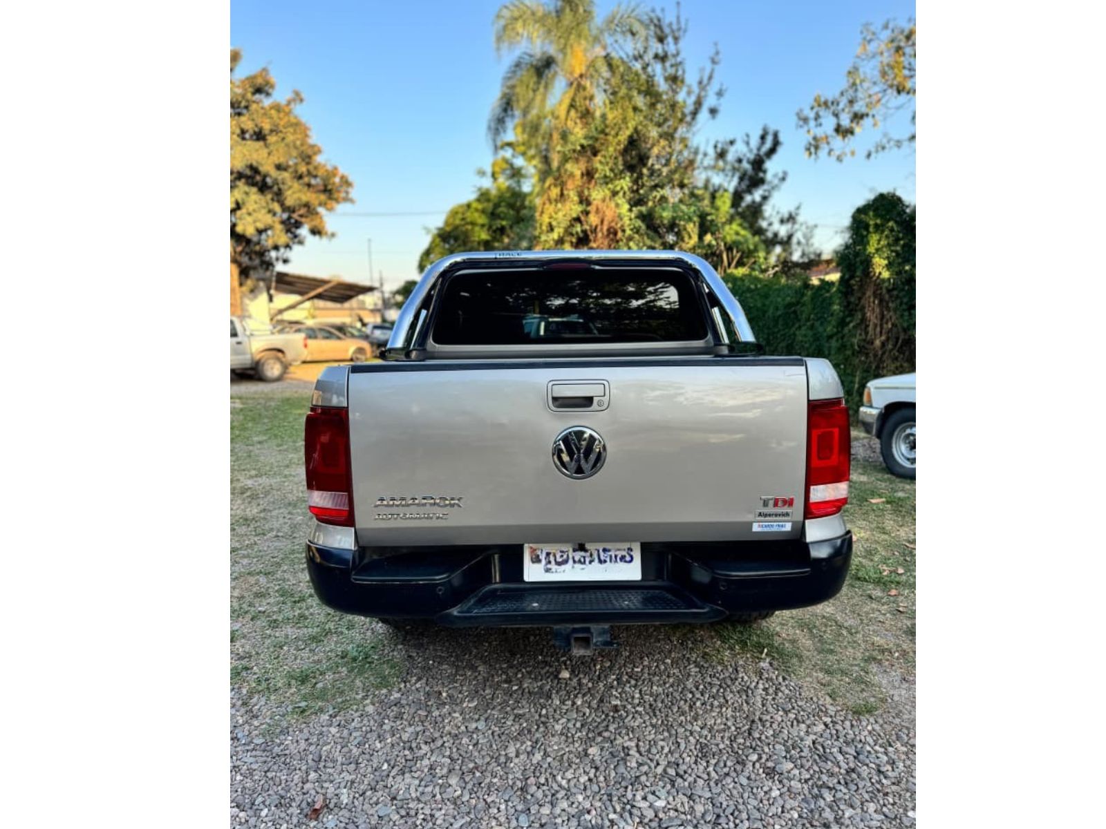 VOLKSWAGEN AMAROK 20TD 4X2 DC TRENDLINE AT 2016 240.000 KM - Imagen 7