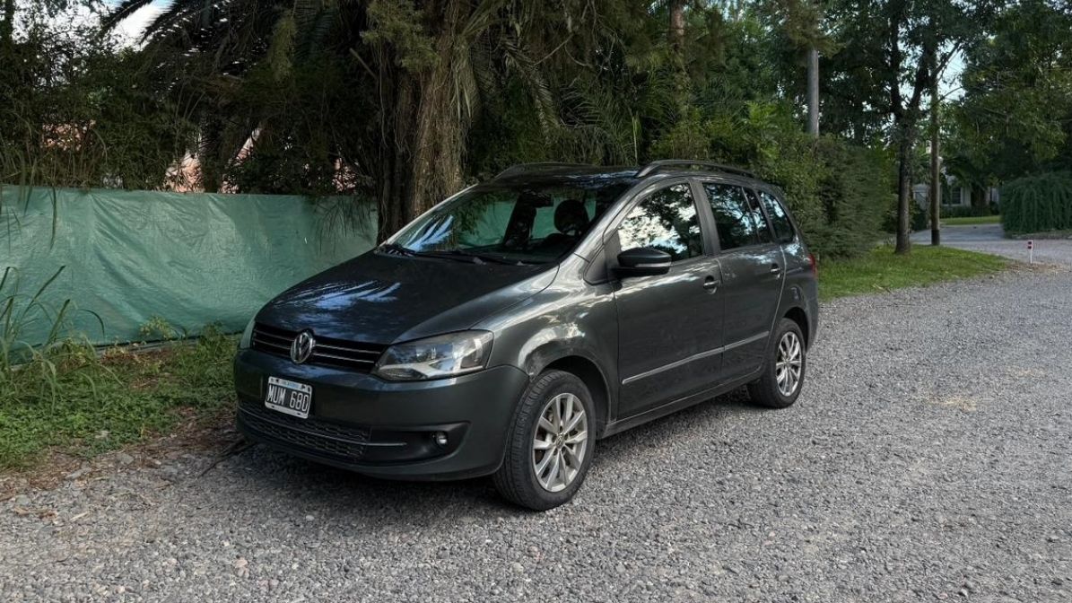 Volkswagen Suran 1.6 Highline L/10 2013